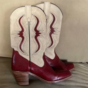 Beautiful immaculate Red and Beige Frye Boots 7.5 Made in USA